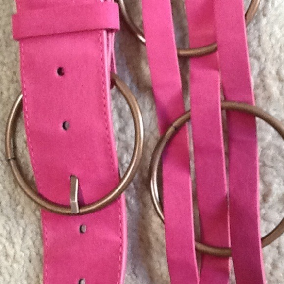 Pink belt with bronze ring accent - Picture 3 of 3